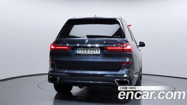 BMW X7 2021 — Photo 11/20