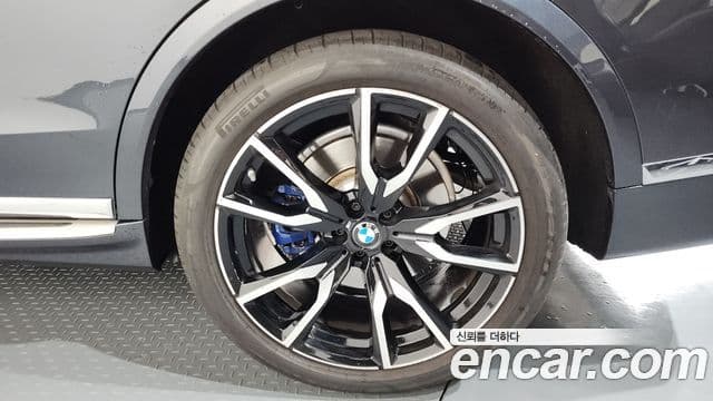 BMW X7 2021 — Photo 18/20