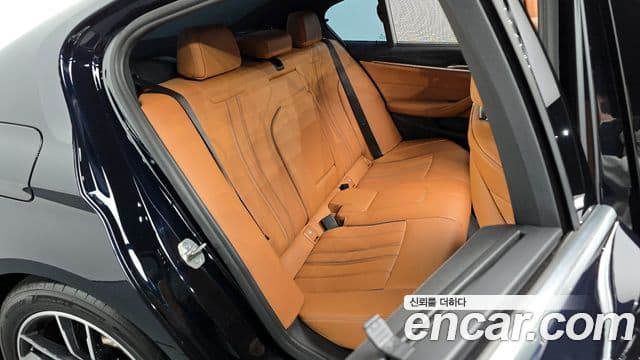 BMW 5 Series 2022 — фото 12 из 20