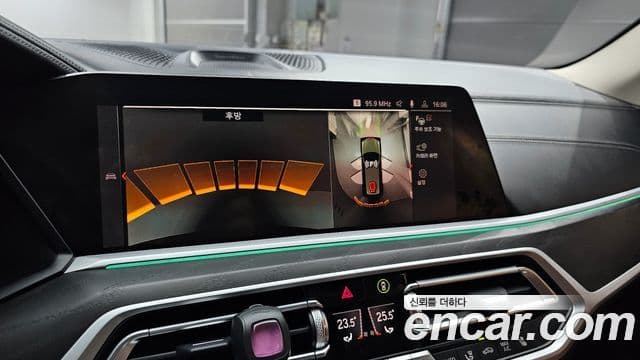 BMW X7 2022 — ფოტო 16/20
