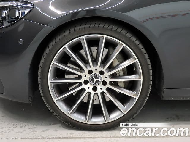 Mercedes-Benz E-Class 2020 — ფოტო 16/20