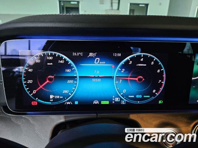Mercedes-Benz E-Class 2020 — ფოტო 17/20