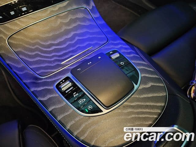 Mercedes-Benz E-Class 2020 — ფოტო 13/20