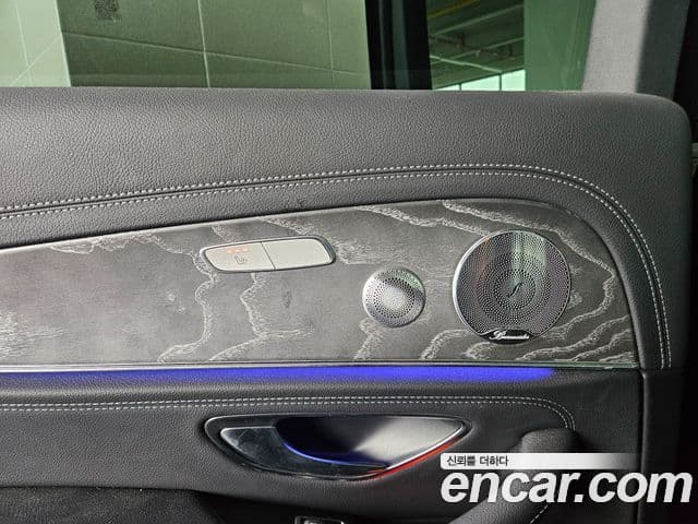 Mercedes-Benz E-Class 2020 — ფოტო 18/20