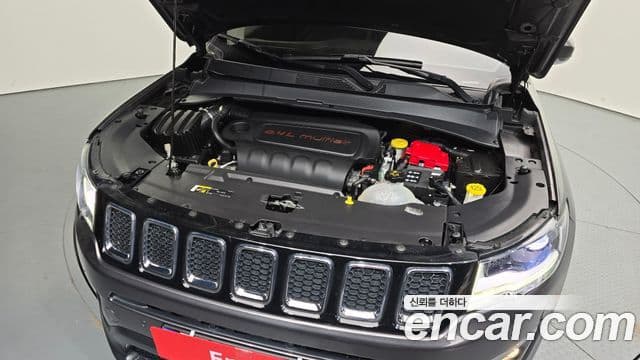Jeep Compass 2021 — ფოტო 6/20