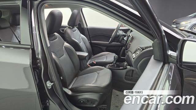 Jeep Compass 2021 — ფოტო 12/20
