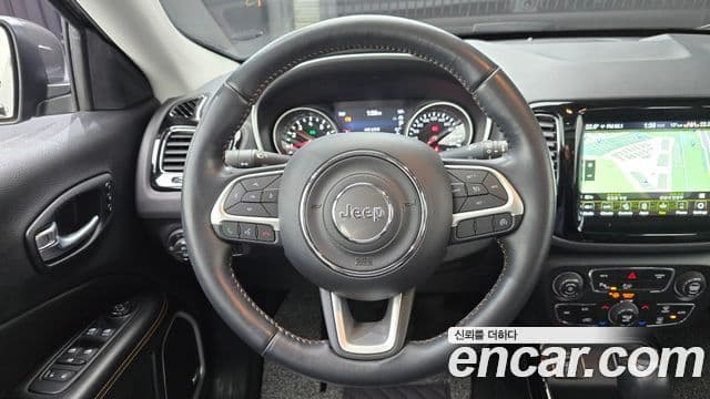 Jeep Compass 2021 — ფოტო 13/20
