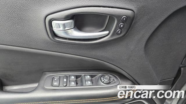Jeep Compass 2021 — ფოტო 14/20