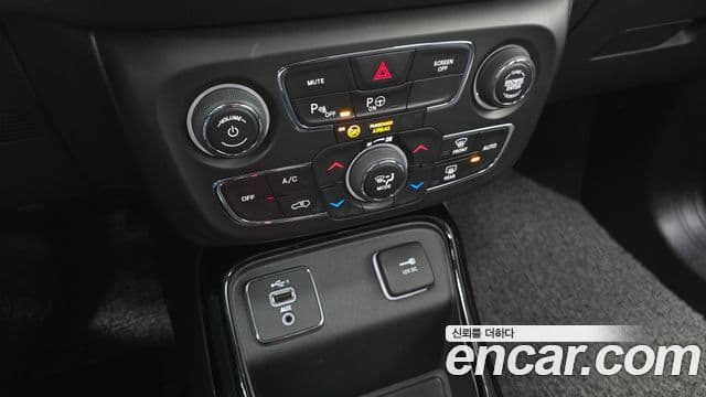 Jeep Compass 2021 — ფოტო 17/20