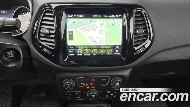 Jeep Compass 2021 — ფოტო 18/20