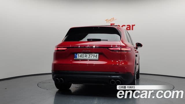 Porsche Cayenne 2023 — ფოტო 4/20