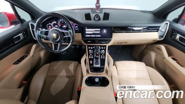 Porsche Cayenne 2023 — ფოტო 7/20