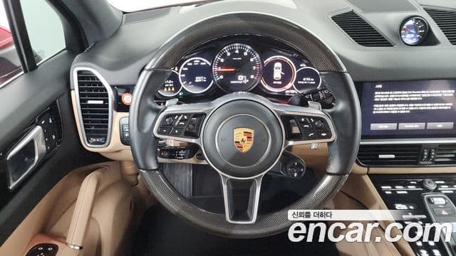 Porsche Cayenne 2023 — ფოტო 13/20