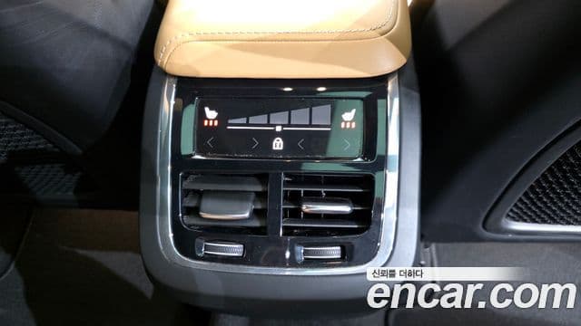 Volvo XC60 2021 — ფოტო 19/20