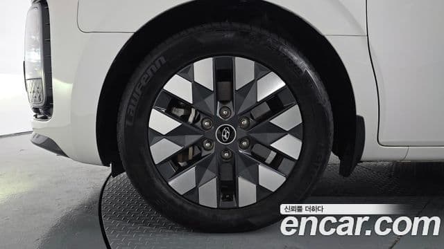Hyundai Staria 2021 — ფოტო 5/20