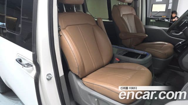 Hyundai Staria 2021 — ფოტო 10/20
