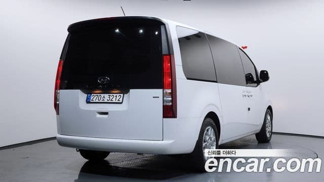 Hyundai Staria 2022 — Photo 2/20