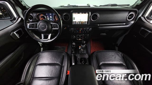 Jeep Wrangler 2019 — ფოტო 7/20