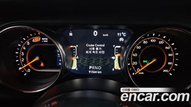 Jeep Wrangler 2019 — ფოტო 8/20