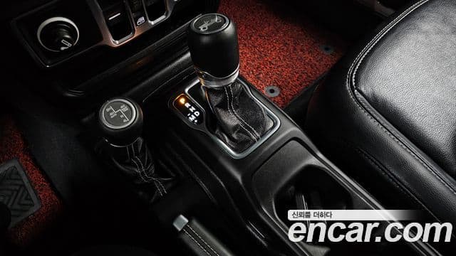 Jeep Wrangler 2019 — ფოტო 9/20