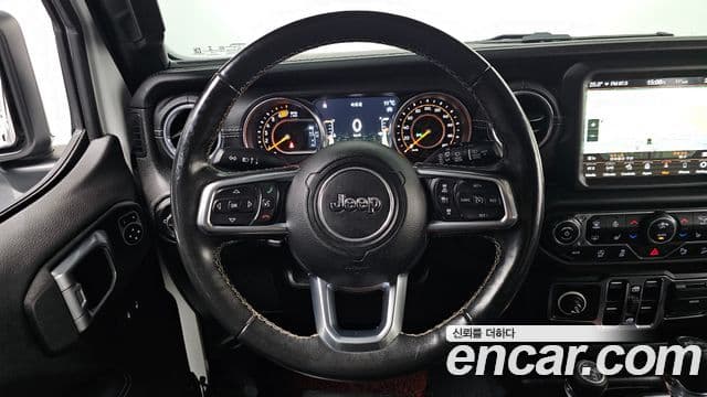 Jeep Wrangler 2019 — ფოტო 13/20