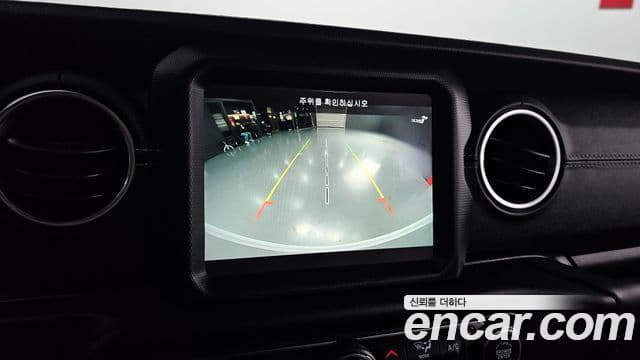 Jeep Wrangler 2019 — ფოტო 15/20