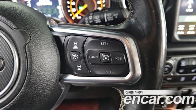 Jeep Wrangler 2019 — ფოტო 17/20