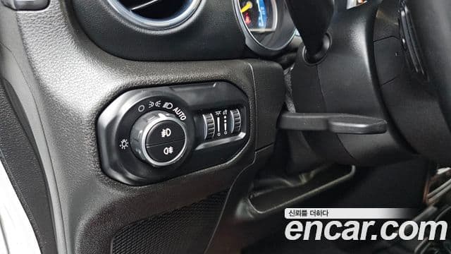 Jeep Wrangler 2019 — ფოტო 20/20