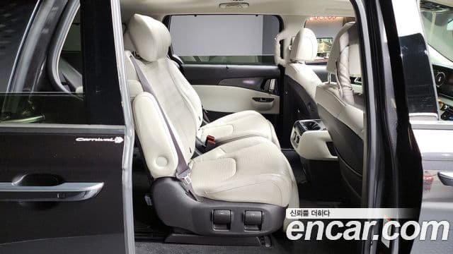 Kia Carnival 2021 — Photo 12/20