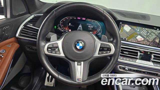 BMW X7 2021 — ფოტო 13/20