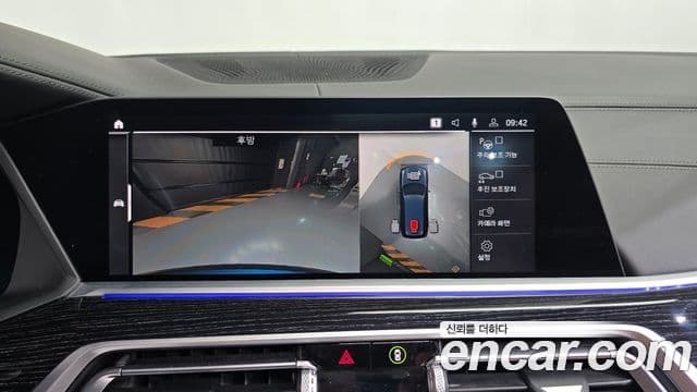 BMW X7 2021 — ფოტო 15/20