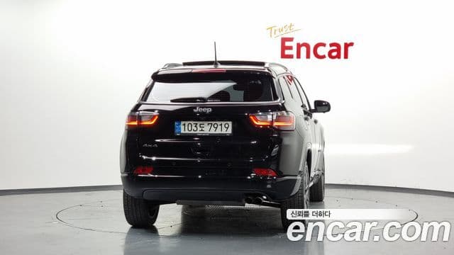 Jeep Compass 2022 — ფოტო 19/20