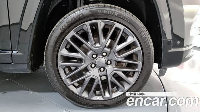 Jeep Compass 2022 — ფოტო 17/20