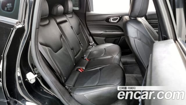 Jeep Compass 2022 — ფოტო 6/20
