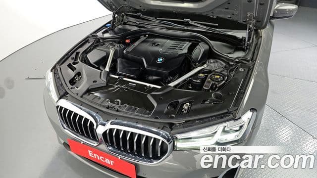 BMW 5 Series 2021 — ფოტო 6/20