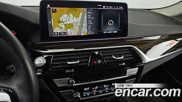 BMW 5 Series 2021 — ფოტო 16/20