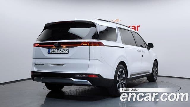 Kia Carnival 2021 — Фото 2/20