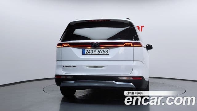 Kia Carnival 2021 — Фото 4/20