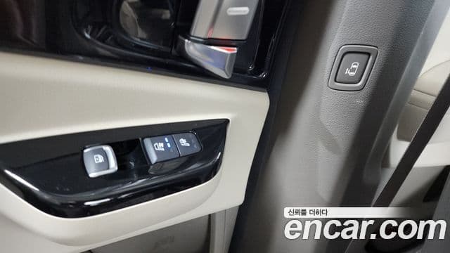Kia Carnival 2021 — Фото 19/20