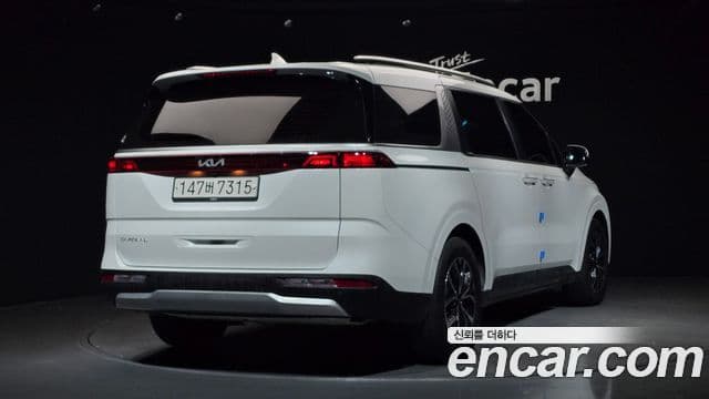 Kia Carnival 2023 — ფოტო 2/20