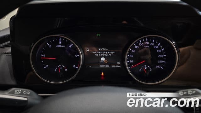 Kia Carnival 2023 — ფოტო 8/20