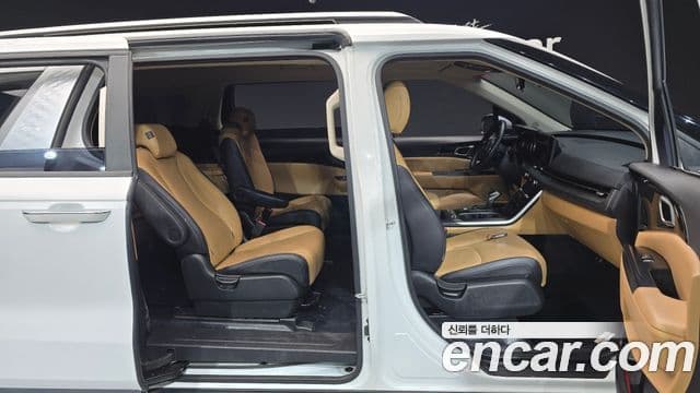 Kia Carnival 2023 — ფოტო 10/20