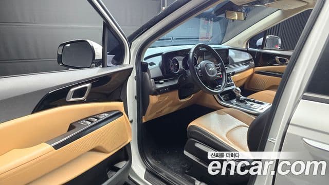 Kia Carnival 2023 — ფოტო 11/20