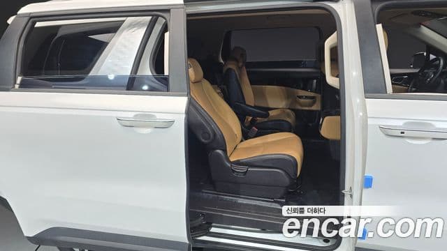 Kia Carnival 2023 — ფოტო 12/20