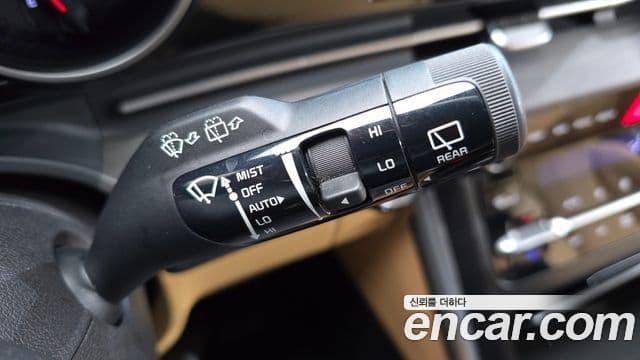Kia Carnival 2023 — ფოტო 17/20