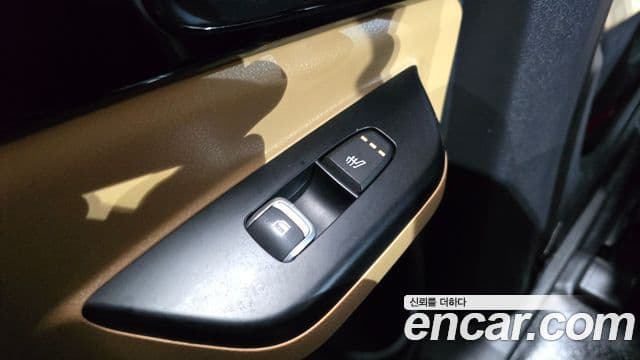 Kia Carnival 2023 — ფოტო 18/20