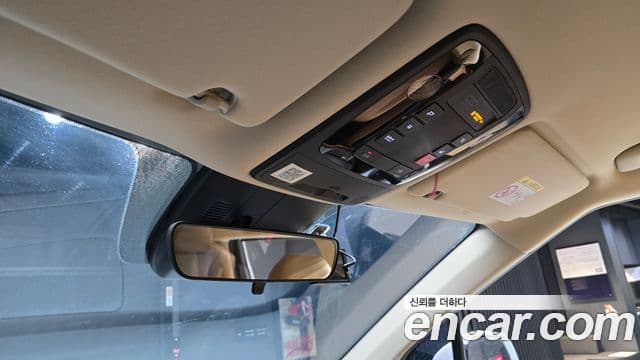 Kia Carnival 2023 — ფოტო 19/20