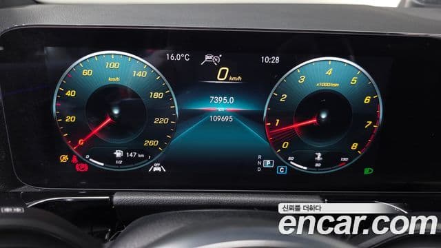 Mercedes-Benz GLA-Class 2021 — ფოტო 8/20