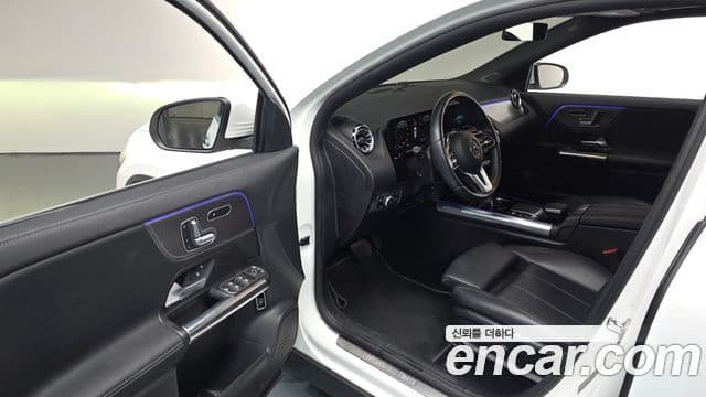 Mercedes-Benz GLA-Class 2021 — ფოტო 11/20