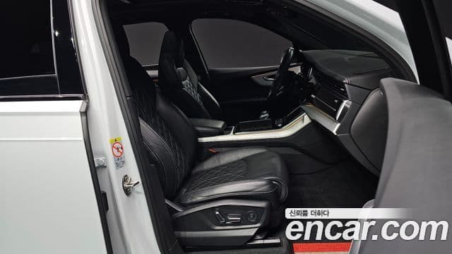 Audi Q7 2022 — Şəkil 10/20